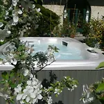 فندق مبيت وإفطار Manoir De Bois En Ardres