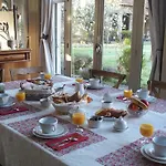Manoir De Bois En *