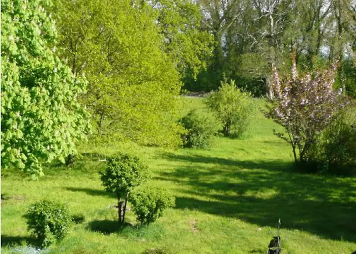 Manoir De Bois En Couette-café