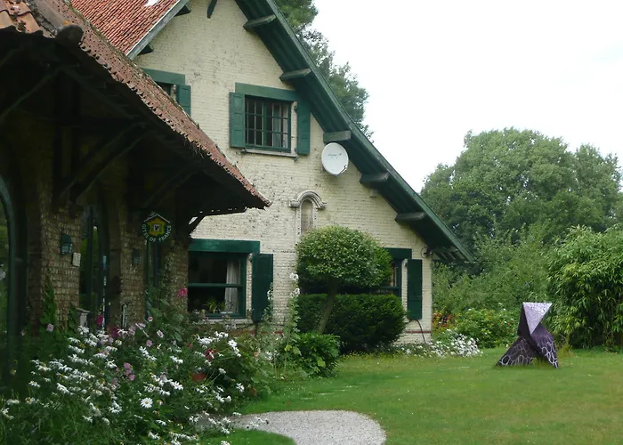 Manoir De Bois En Couette-café *