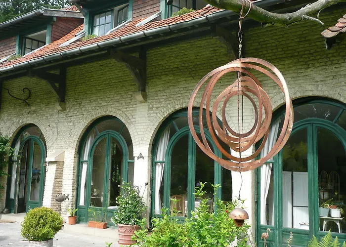 Manoir De Bois En Couette-café *